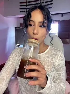 Ale Lewis online show from March 2026 10:10:02 PM