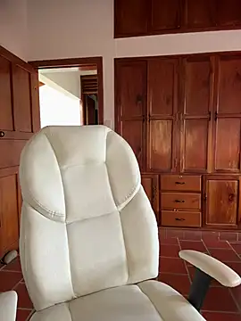 Ale Lewis online show from February 2026 09:00:01 PM