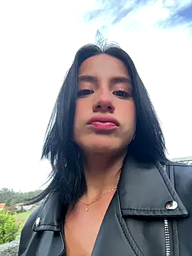 Snapshot of Ale_Lewis chatting on November 2025 12:32:02 PM Ale Lewis online show from November 2025 12:32:02 PM