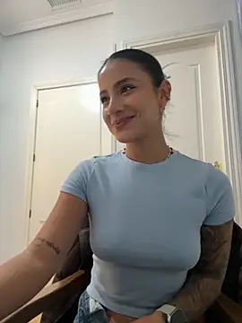 Ale Lewis online show from November 2025 01:49:02 PM