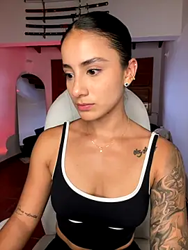 Snapshot of Ale_Lewis chatting on October 2025 10:33:02 PM Ale Lewis online show from October 2025 10:33:02 PM