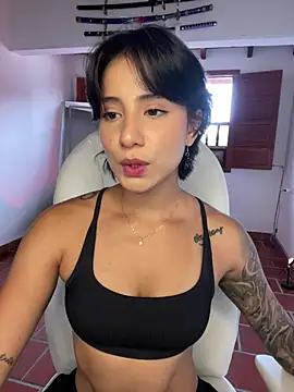 Ale Lewis online show from July 2026 07:04:02 PM