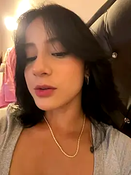 Ale Lewis online show from November 2025 10:10:01 PM