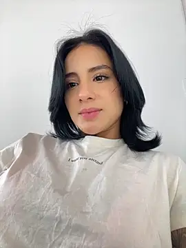 Snapshot of Ale_Lewis chatting on September 2025 09:03:01 PM Ale Lewis online show from September 2025 09:03:01 PM