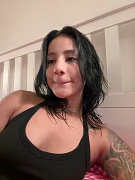 Snapshot of Ale_Lewis chatting on November 2025 07:07:02 PM Ale Lewis online show from November 2025 07:07:02 PM