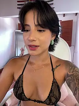 Ale Lewis online show from July 2026 09:05:01 PM