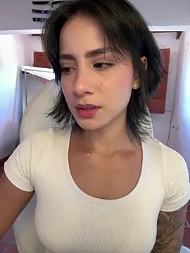 Ale Lewis online show from June 2026 07:01:01 PM