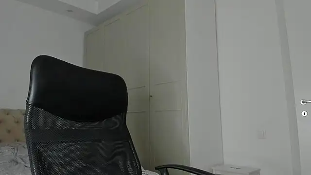 MichaelMasterss online show from April 2026 10:32:01 PM