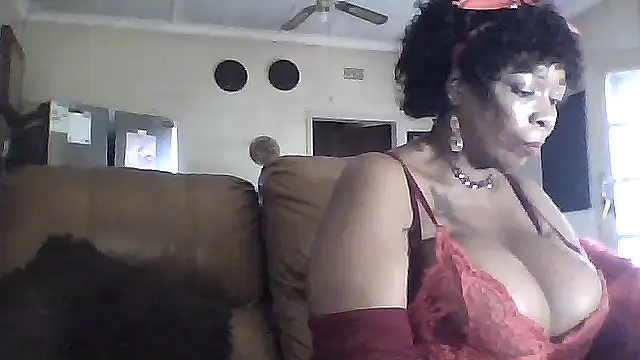 Snapshot of Gucci_Bx chatting on November 2025 03:05:02 PM Gucci Bx online show from November 2025 03:05:02 PM