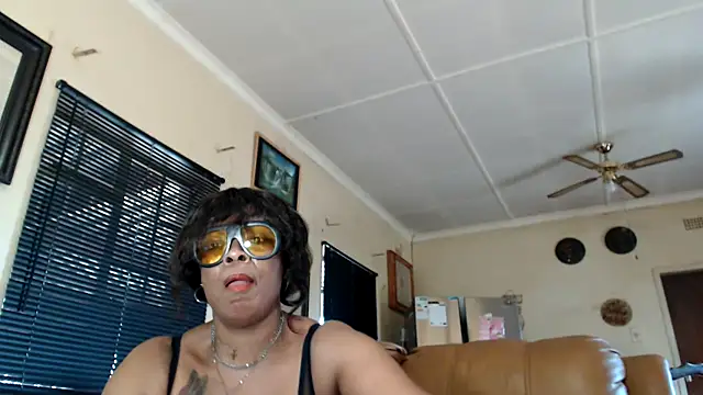 Snapshot of Gucci_Bx chatting on November 2025 12:32:02 PM Gucci Bx online show from November 2025 12:32:02 PM