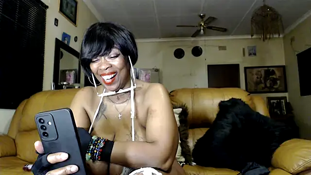 Snapshot of Gucci_Bx chatting on May 2026 08:07:02 PM Gucci Bx online show from May 2026 08:07:02 PM