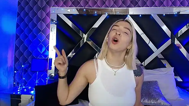 victoriaa lee  online show from March 2026 07:41:01 PM