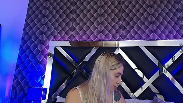 victoriaa lee  online show from November 2025 07:03:01 PM