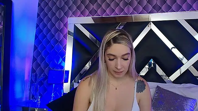 victoriaa lee  online show from November 2025 07:08:01 PM