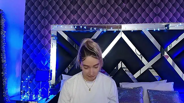 victoriaa lee  online show from January 2026 06:58:01 PM