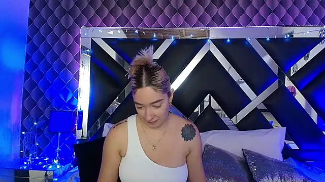 victoriaa lee  online show from April 2026 07:53:01 PM