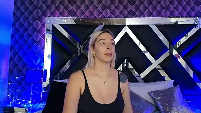 victoriaa lee  online show from March 2026 07:38:01 PM