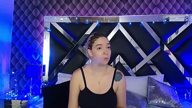 victoriaa lee  online show from April 2026 07:51:01 PM