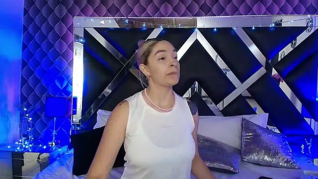 victoriaa lee  online show from April 2026 07:58:02 PM