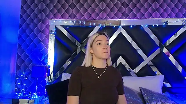 victoriaa lee  online show from April 2026 07:10:02 PM