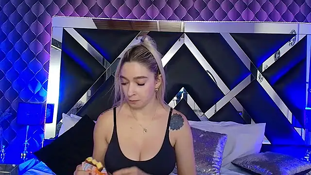 victoriaa lee  online show from November 2025 12:25:02 AM