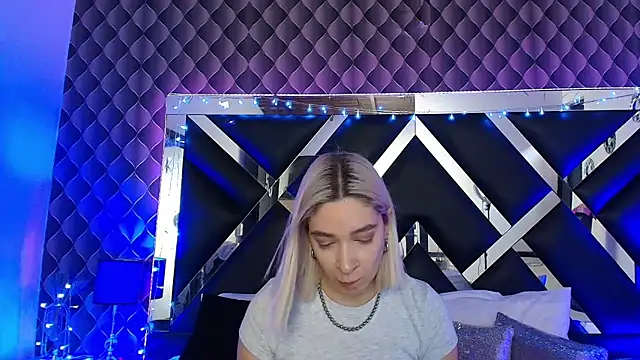 victoriaa lee  online show from March 2026 07:07:02 PM