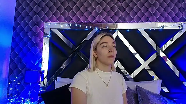 victoriaa lee  online show from April 2026 06:53:01 PM