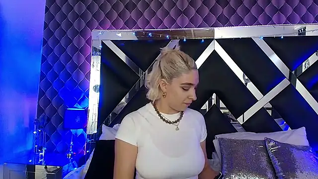Snapshot of victoriaa_lee_ chatting on July 2026 07:00:01 PM victoriaa lee online show from July 2026 07:00:01 PM