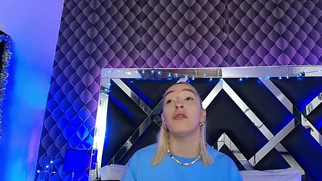 victoriaa lee  online show from February 2026 07:47:01 PM