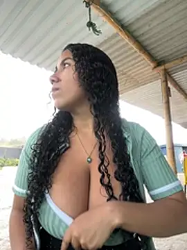 Snapshot of serena_willow chatting on January 2026 01:04:02 PM serena willow online show from January 2026 01:04:02 PM