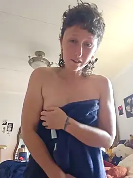 mossy kiss online show from December 2024 05:10:02 PM