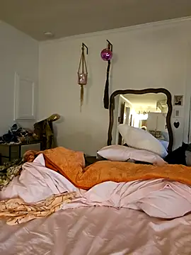 mossy kiss online show from September 2025 12:56:02 PM