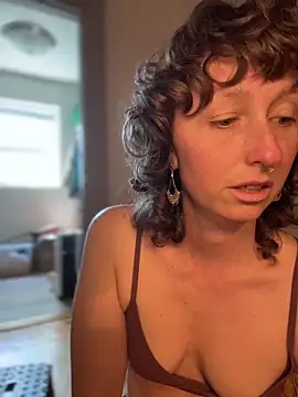 mossy kiss online show from April 2026 06:32:01 PM