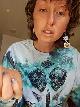 mossy kiss online show from October 2025 05:25:02 PM