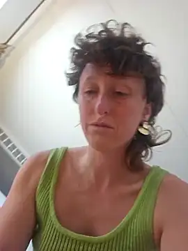 mossy kiss online show from January 2025 03:44:01 PM