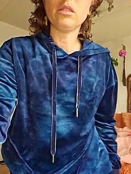 mossy kiss online show from November 2025 04:54:01 PM