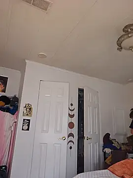 mossy kiss online show from November 2025 06:02:01 PM