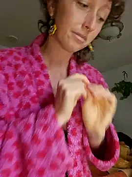 mossy kiss online show from October 2025 04:17:01 PM