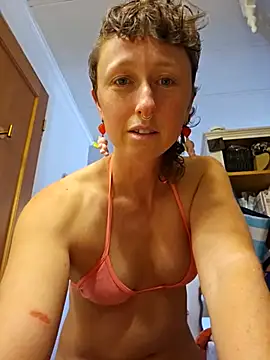 mossy kiss online show from December 2024 06:11:01 PM