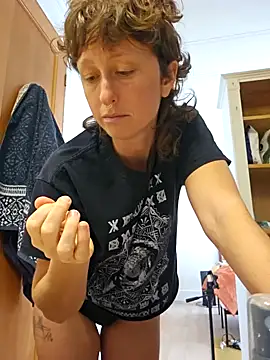 mossy kiss online show from January 2025 03:36:02 PM