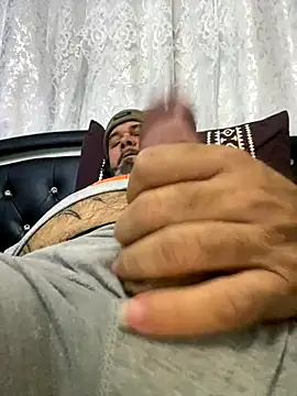 Cristian-Brayan online show from December 2025 05:34:02 PM