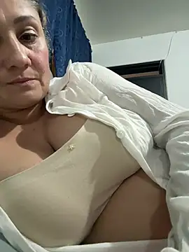 gabiTetas online show from May 2026 07:45:02 PM