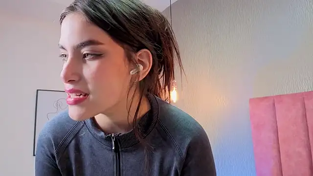 Alexa Thaylor  online show from January 2026 09:44:02 PM