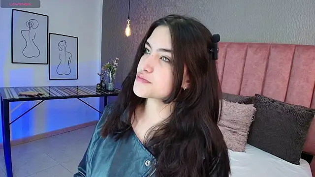 Alexa Thaylor  online show from March 2026 02:21:01 PM