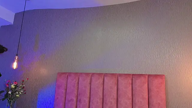 Alexa Thaylor  online show from February 2026 03:20:02 PM