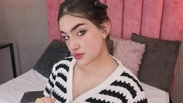 Alexa Thaylor  online show from April 2026 03:25:01 PM