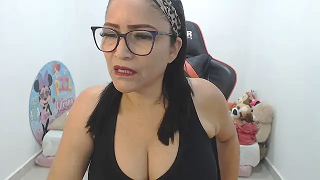 Valentina lara01 online show from December 2025 05:32:01 AM