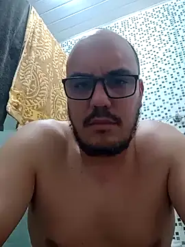 RobertoBuzios22 online show from December 2024 06:26:02 PM