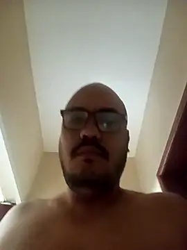 RobertoBuzios22 online show from March 2026 01:30:01 PM