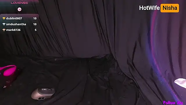 Snapshot of HotWifeNisha chatting on October 2025 01:07:02 AM HotWifeNisha online show from October 2025 01:07:02 AM